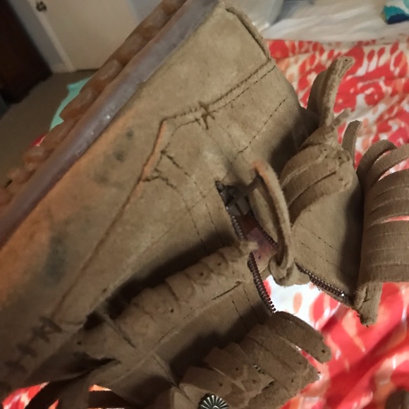 Minnetonka fringe booties - Picture 4 of 4